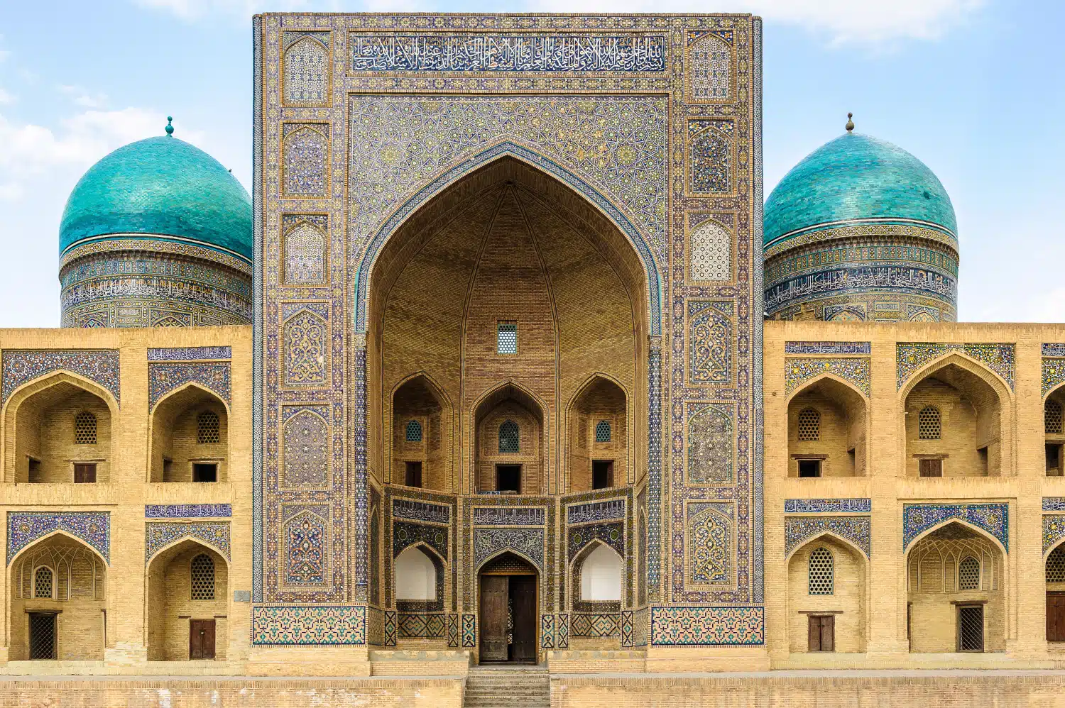 entrée Mir-i Arab Madrasah