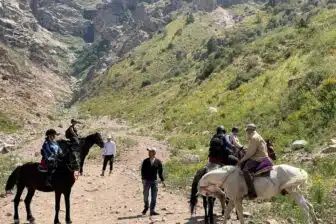 À cheval vers Nurata : immersion dans la vie de village ouzbek – Image 5