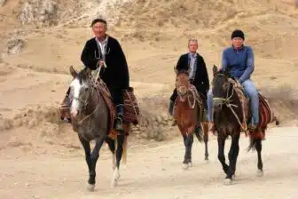 À cheval vers Nurata : immersion dans la vie de village ouzbek – Image 3